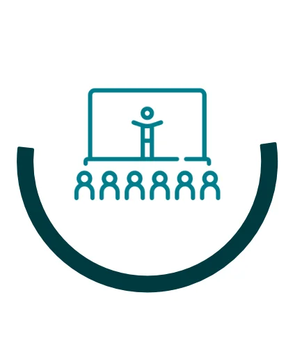 Icon symbolizing a workshop or conference: Green standing person in front of six seated people, surrounded by a dark green semicircular arc