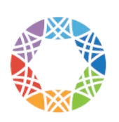Logo für die Global Alliance for Genomics & Health (GA4GH): ein kreisförmiger Ring aus acht farbigen Segmenten mit sternförmigen Mustern, die einen hohlen Mittelpunkt bilden. Daneben erscheint der vollständige Name in blauen und grauen Buchstaben mit dem Slogan "Collaborate. Innovieren. Accelerate.' darunter.