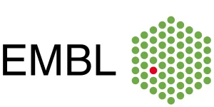 Logo für das Europäische Laboratorium für Molekularbiologie (EMBL): EMBL in schwarzen Buchstaben neben einem Sechseck aus grünen Punkten mit einem roten Punkt in der Mitte.