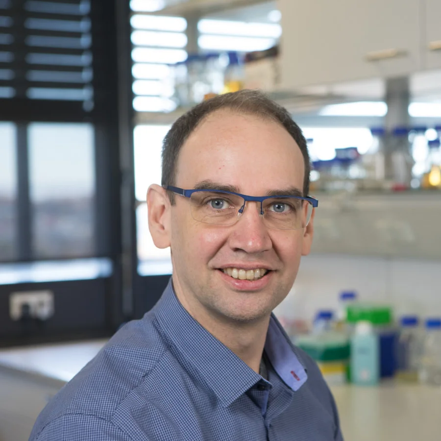 Portraitfoto von Oliver Kohlbacher