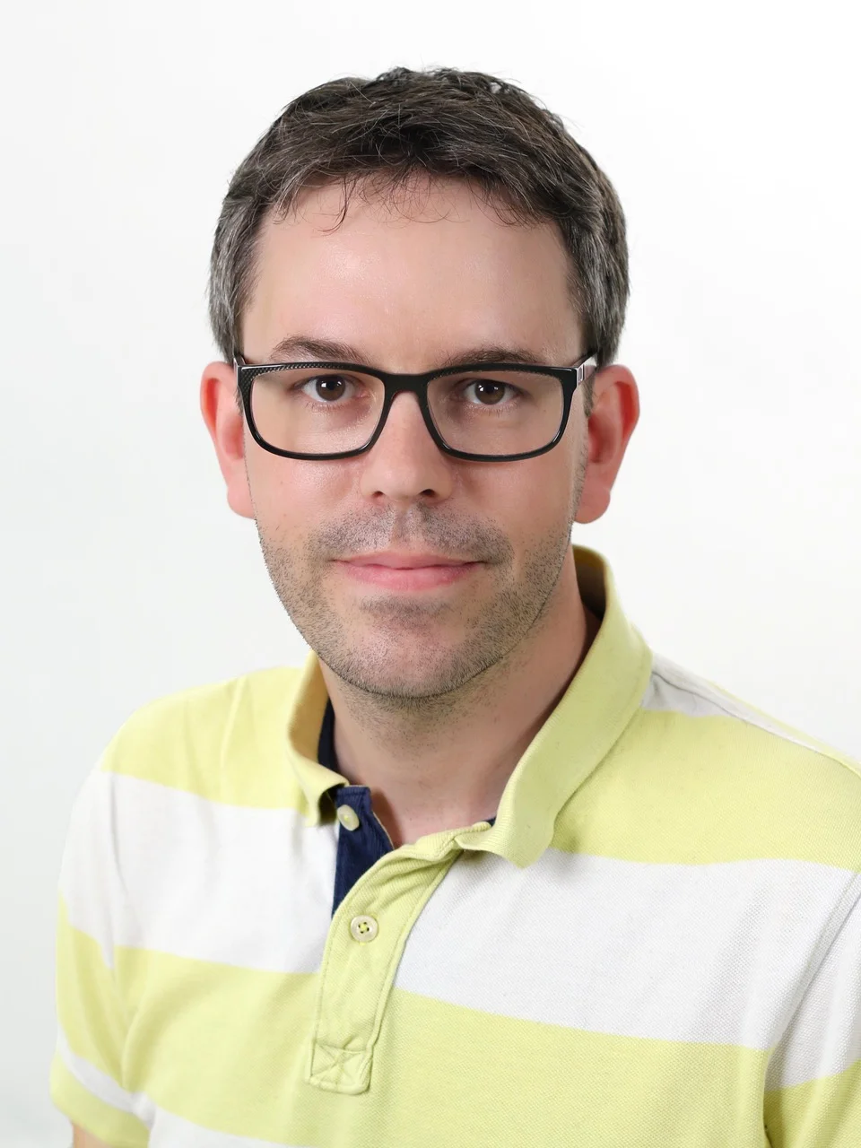 Portrait photo of Oliver Stegle