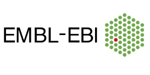 Logo des Europäischen Laboratoriums für Molekularbiologie und seines Europäischen Bioinformatik-Instituts (EMBL-EBI): „EMBL-EBI“ in schwarzen Buchstaben, begleitet von einer sechseckigen Anordnung grüner Punkte mit einem roten Punkt in der Mitte, der ein Molekular- oder Datennetz symbolisiert.